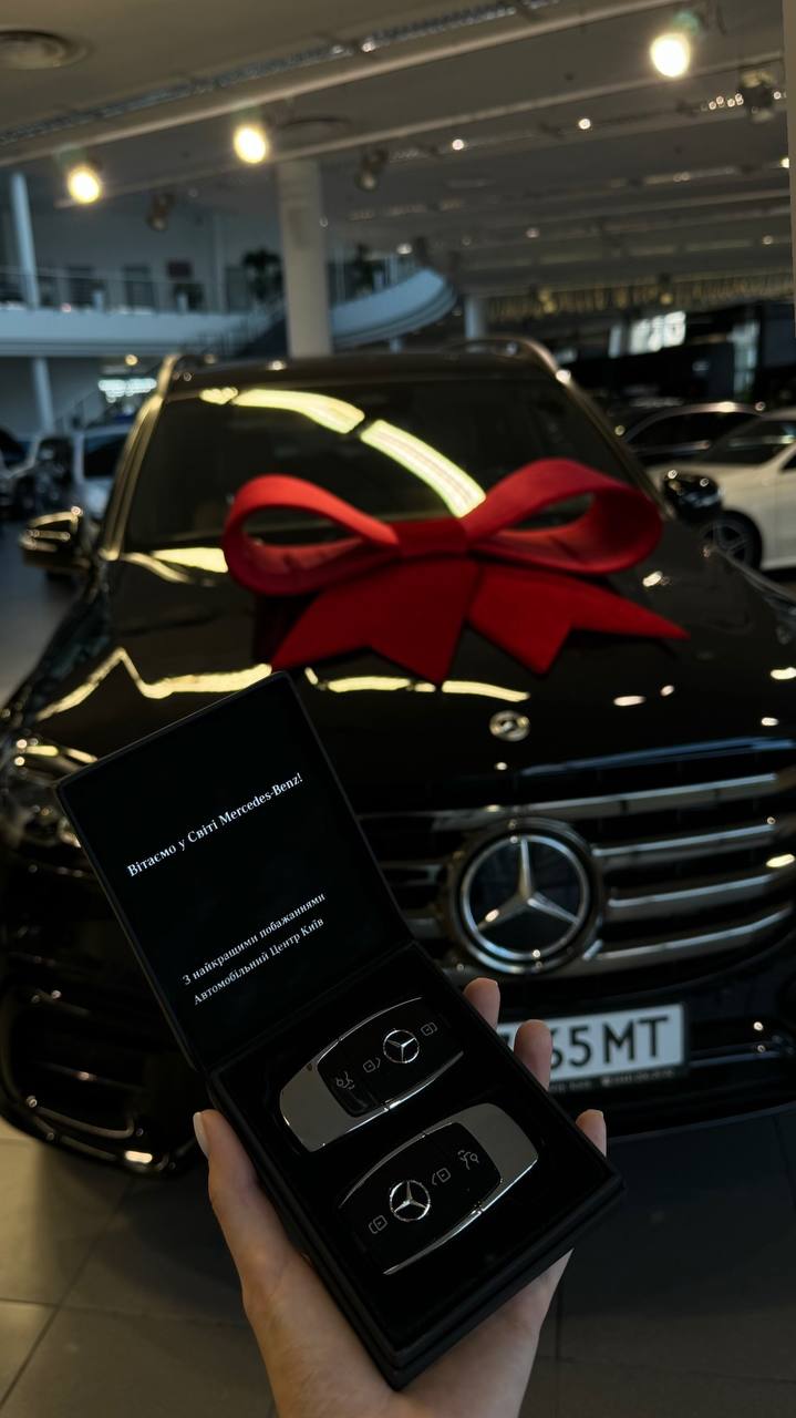 Українська блогерка з "заниженою самооцінкою" купила "мерс" за 7 мільйонів: чим вона займається